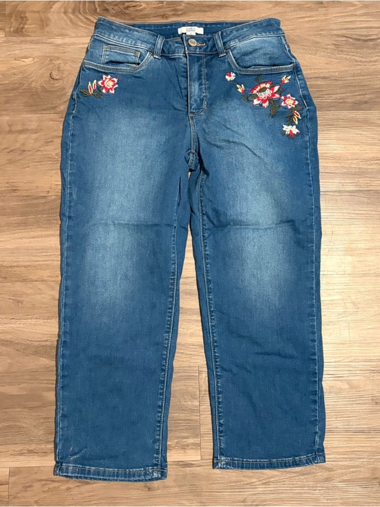 croft & barrow Denim - Women’s Petite Croft & Barrow Medium-Wash Capri’s W/ Flower Embroidery
